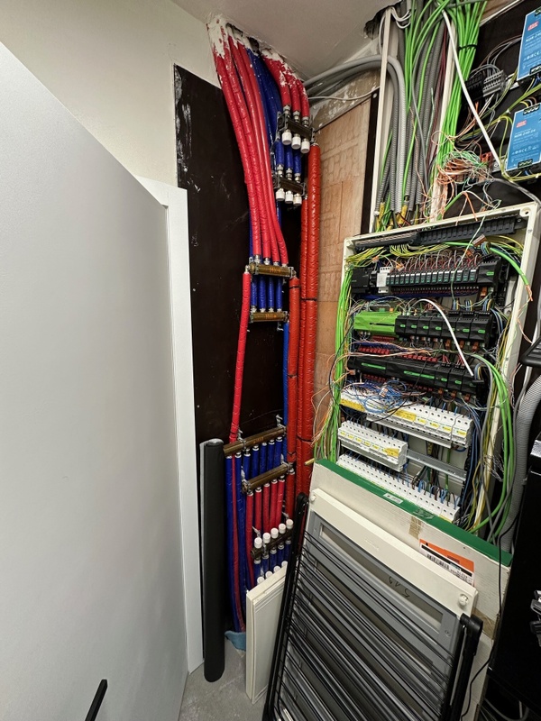 Afbeeldingslocatie: https://tweakers.net/i/_KgWou9zot7X699Rir4kMcELVWU=/x800/filters:strip_icc():strip_exif()/f/image/vJLYyHw5EVX4nSUMxlsaBM1i.jpg?f=fotoalbum_large