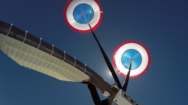 Boeing Starliner parachute test