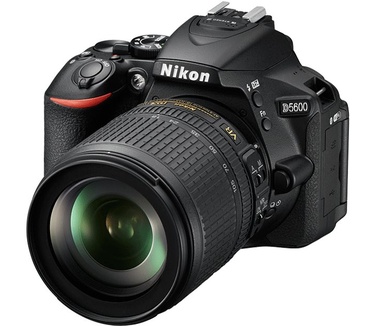 Nikon D5600 + 18-105mm f/3.5-5.6 Zwart