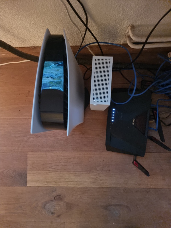 Afbeeldingslocatie: https://tweakers.net/i/_SJ_N7aTeAVmq3cn0tI0FDdbkhM=/x800/filters:strip_icc():strip_exif()/f/image/3Syc5GeFNwyzvtXvM4ArLbFO.jpg?f=fotoalbum_large
