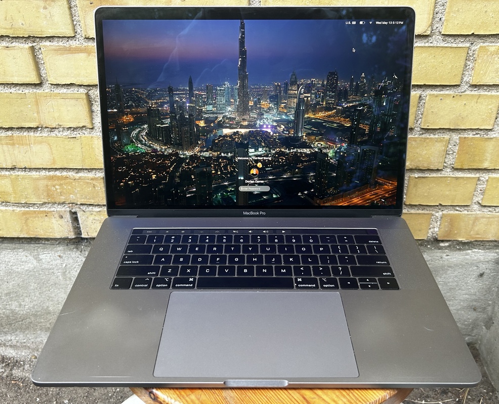 Apple MacBook Pro 2018 15,4