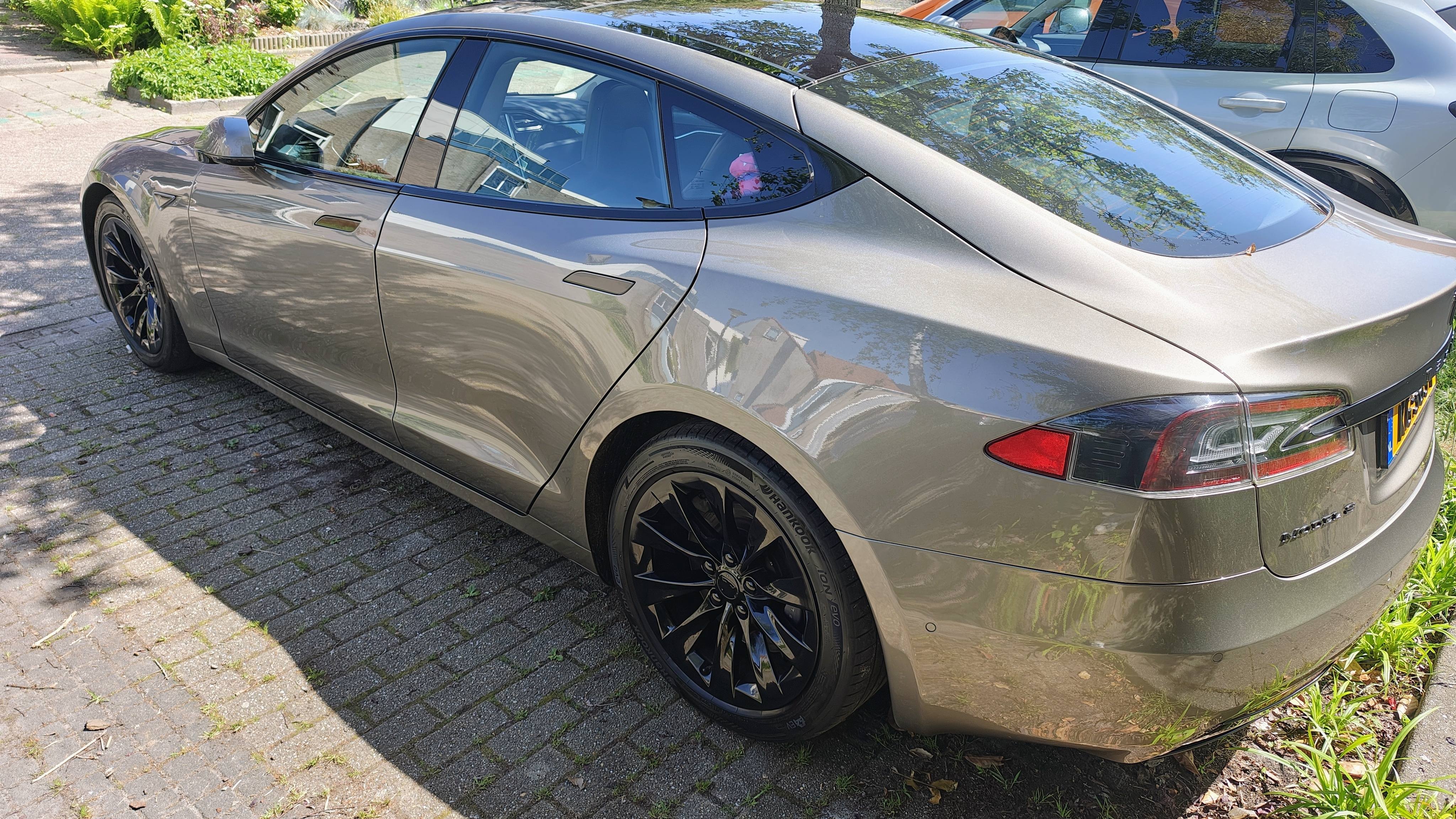 Afbeeldingslocatie: https://tweakers.net/i/_YrKF8GM8nUgWuoA6_3kn5sR4cs=/fit-in/4920x3264/filters:max_bytes(3145728):no_upscale():strip_icc():strip_exif()/f/image/pleZ5fw5QG88XWNgOnkoXqXQ.jpg?f=user_large