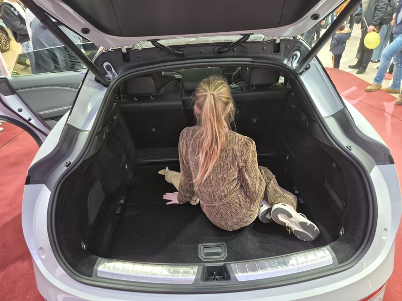 Afbeeldingslocatie: https://tweakers.net/i/_YvJ5UaoArKCEcR8BCh9tkwMm9s=/800x/filters:strip_icc():strip_exif()/f/image/iYHuYt16YbeDPkTu39ANwqwB.jpg?f=fotoalbum_large