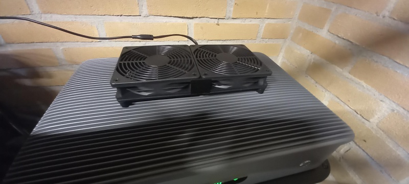 Afbeeldingslocatie: https://tweakers.net/i/__Ia7pKrvgPwqhkZYYIiSNHP390=/800x/filters:strip_icc():strip_exif()/f/image/hnnHQpXyotu45XKxABfh33Uh.jpg?f=fotoalbum_large