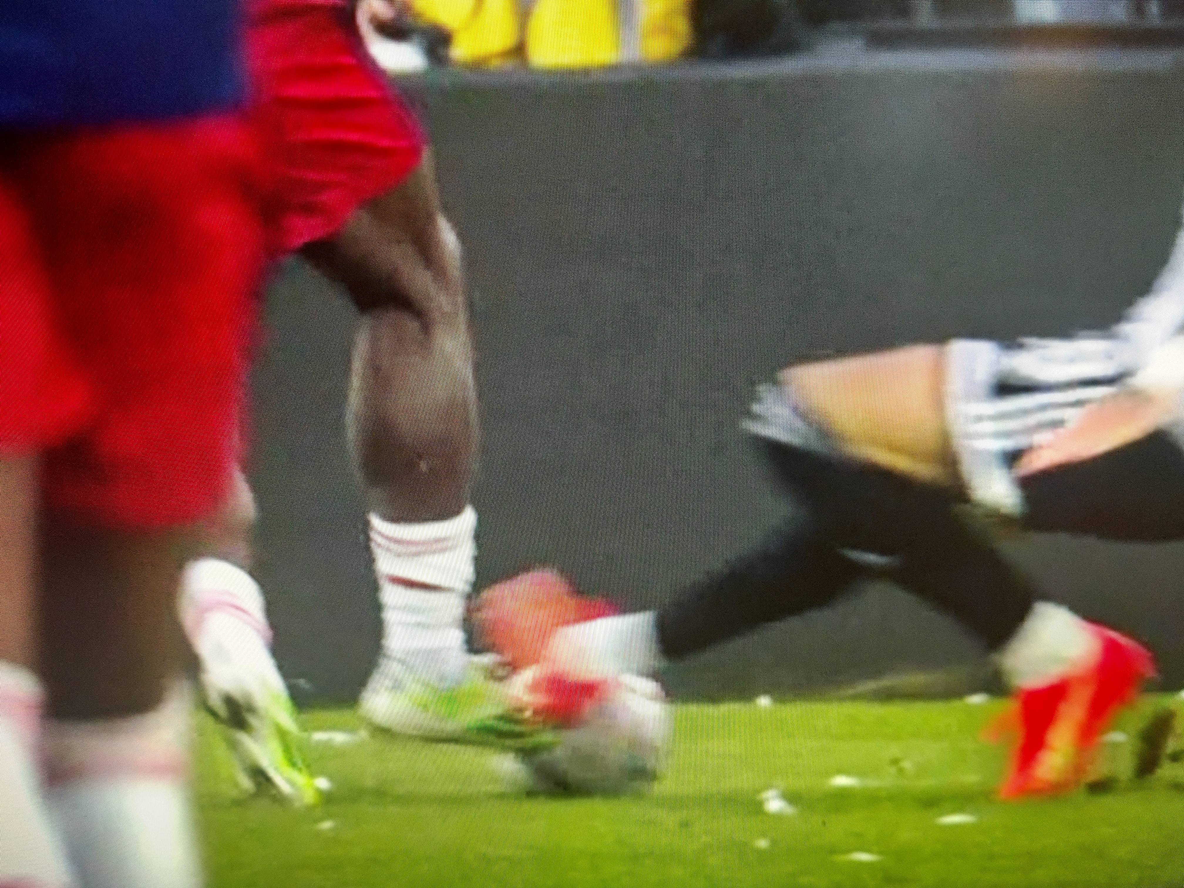 Afbeeldingslocatie: https://tweakers.net/i/__ginh1BRI0ScfsNBBhHIBqtrRA=/full-fit-in/4920x3264/filters:max_bytes(3145728):no_upscale():strip_icc():fill(white):strip_exif()/f/image/BOlu8yvef6x1CGOwYAPkI7Av.jpg?f=user_large