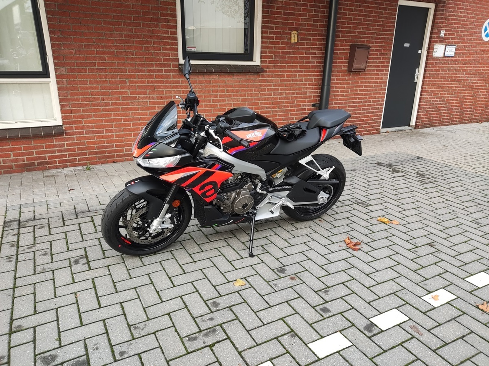 Afbeeldingslocatie: https://tweakers.net/i/_di_Mp8vlG5M4y4I0TIVtDy18IM=/full-fit-in/4920x3264/filters:max_bytes(3145728):no_upscale():strip_icc():fill(white):strip_exif()/f/image/dLBaYXfrPeU12TPu0Hf7fdDP.jpg?f=user_large