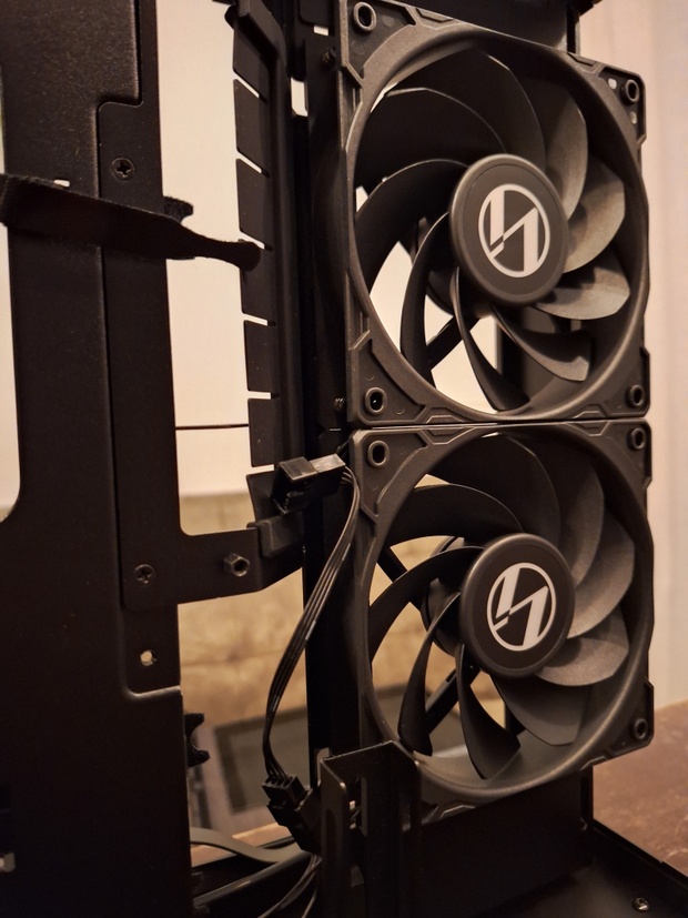 Afbeeldingslocatie: https://tweakers.net/i/_nP6viVW0tDTBF6YjjXchenp0PY=/620x/filters:strip_icc():strip_exif()/m/2271134/1VsbElxThDh6O4o82n6ra0nMyfsKqO3gZZ21aWdZZsG70OXyi4.jpeg?f=620xauto