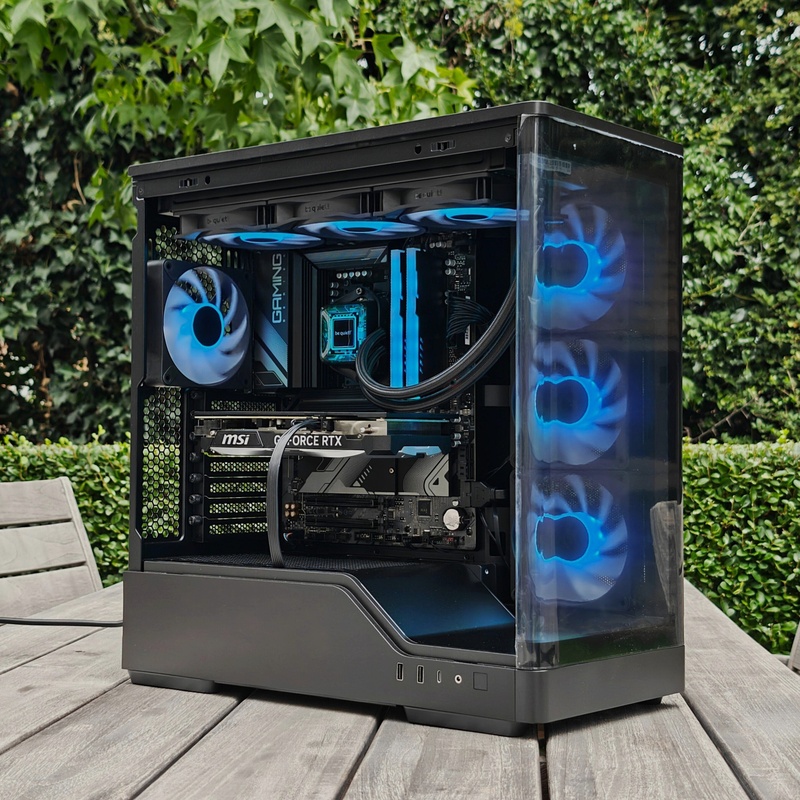 Ryzen7 7700 RTX 4070 32GB ゲーミングPC　SSD1T Gaming PC | RTX 4070 | Ryzen 7 7700 | 32GB DDR5 | 1TB aangeboden