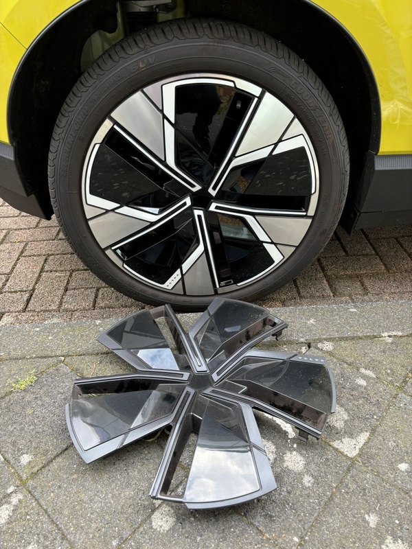 Afbeeldingslocatie: https://tweakers.net/i/_uWL8NjDKLZ1DtMNsl_ezA3nR5w=/x800/filters:strip_icc():strip_exif()/f/image/0GgiTFWeQt27PhIShQDd2o5V.jpg?f=fotoalbum_large