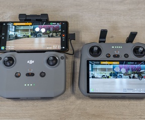 DJI RC-N3 (links) en RC 2 controllers