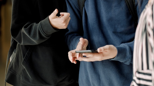 Smartphone jongeren kinderen bron: Maskot / Getty Images