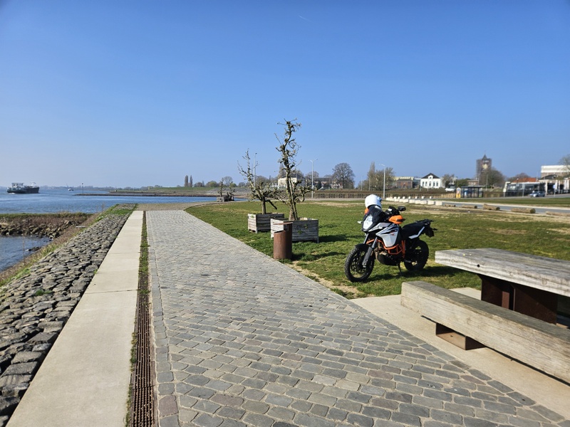 Afbeeldingslocatie: https://tweakers.net/i/a4obnbCvMuaEaB71ZXWsSYAYwHw=/800x/filters:strip_icc():strip_exif()/f/image/5my1BthYW9YxW0ur35wbSEK8.jpg?f=fotoalbum_large