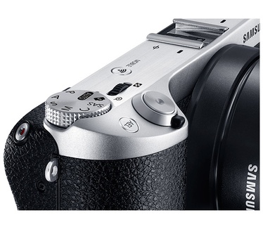 Samsung NX500 + 16-50mm F3.5-5.6 Power Zoom + 50-200mm F4-5.6 ED OIS III Zwart
