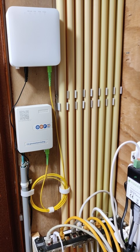 Huawei OptiXstar HN8010Ts-20 aangesloten op ODF glasvezelkastje