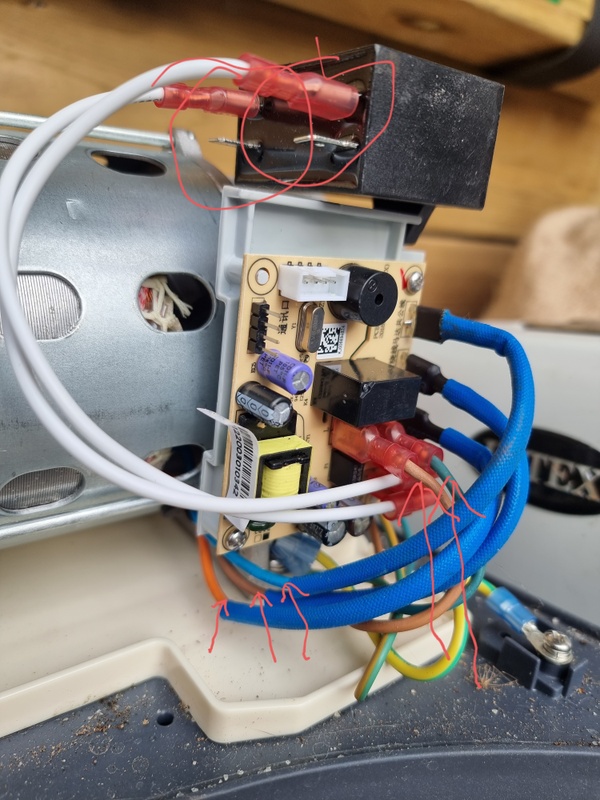 Afbeeldingslocatie: https://tweakers.net/i/aHeTpISbJR4bnYRSNSvVniLASQ8=/x800/filters:strip_icc():strip_exif()/f/image/PjYQ3zNCwb90H8Rvbn1rOu2i.jpg?f=fotoalbum_large