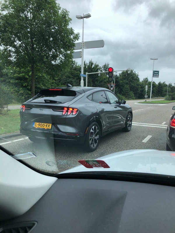 Afbeeldingslocatie: https://tweakers.net/i/aZswuSSMPBHGrwBe5_KuHvREX9A=/x800/filters:strip_icc():strip_exif()/f/image/MPkIAuuQrKGS9klx4i8QJOX7.jpg?f=fotoalbum_large
