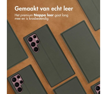 Accezz Premium Leather Slim Bookcase Samsung Galaxy S22 Ultra - Groen