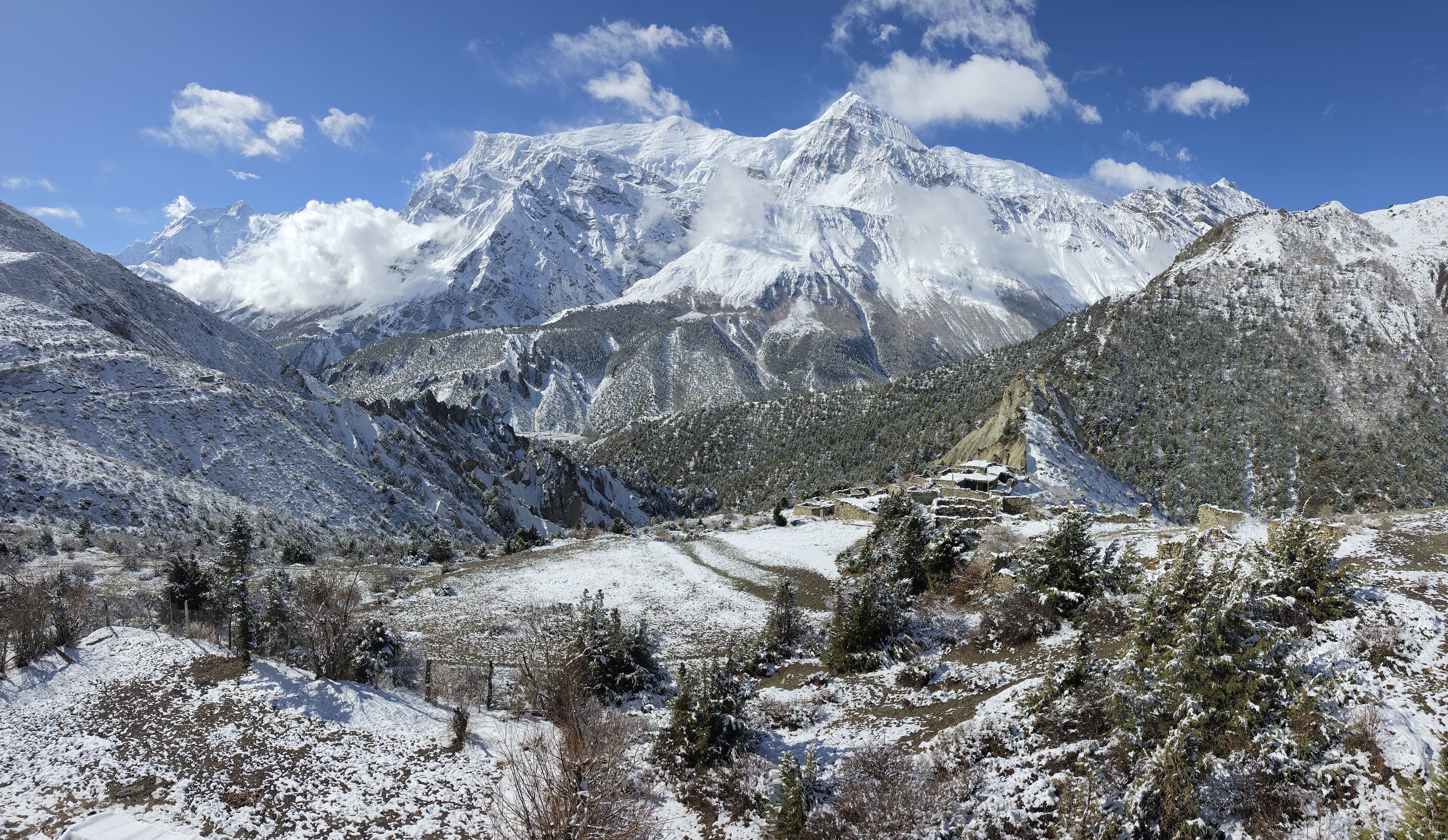 Afbeeldingslocatie: https://tweakers.net/i/abHgvLTsyBoNTTOBd00p_vs9LzI=/fit-in/4920x3264/filters:max_bytes(3145728):no_upscale():strip_icc():strip_exif()/f/image/S8QFK6eSu14bw7CU1JRtFYU8.jpg?f=user_large