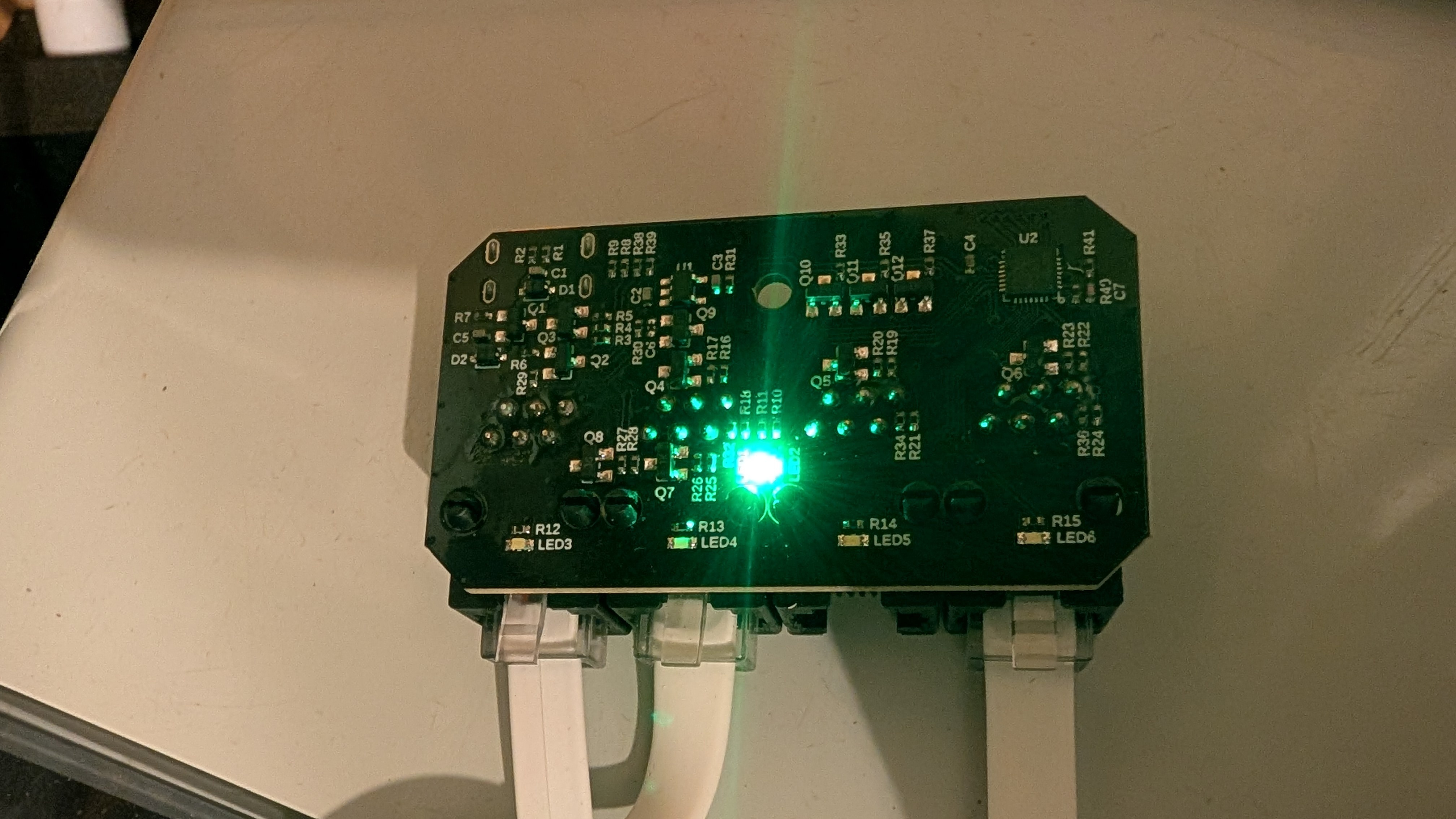 Afbeeldingslocatie: https://tweakers.net/i/auTwN3v9yxs79YdSq11HblS7Qus=/fit-in/4920x3264/filters:max_bytes(3145728):no_upscale():strip_icc():strip_exif()/f/image/9JH8jejyKtyN9Tgi1cYw9h9w.jpg?f=user_large