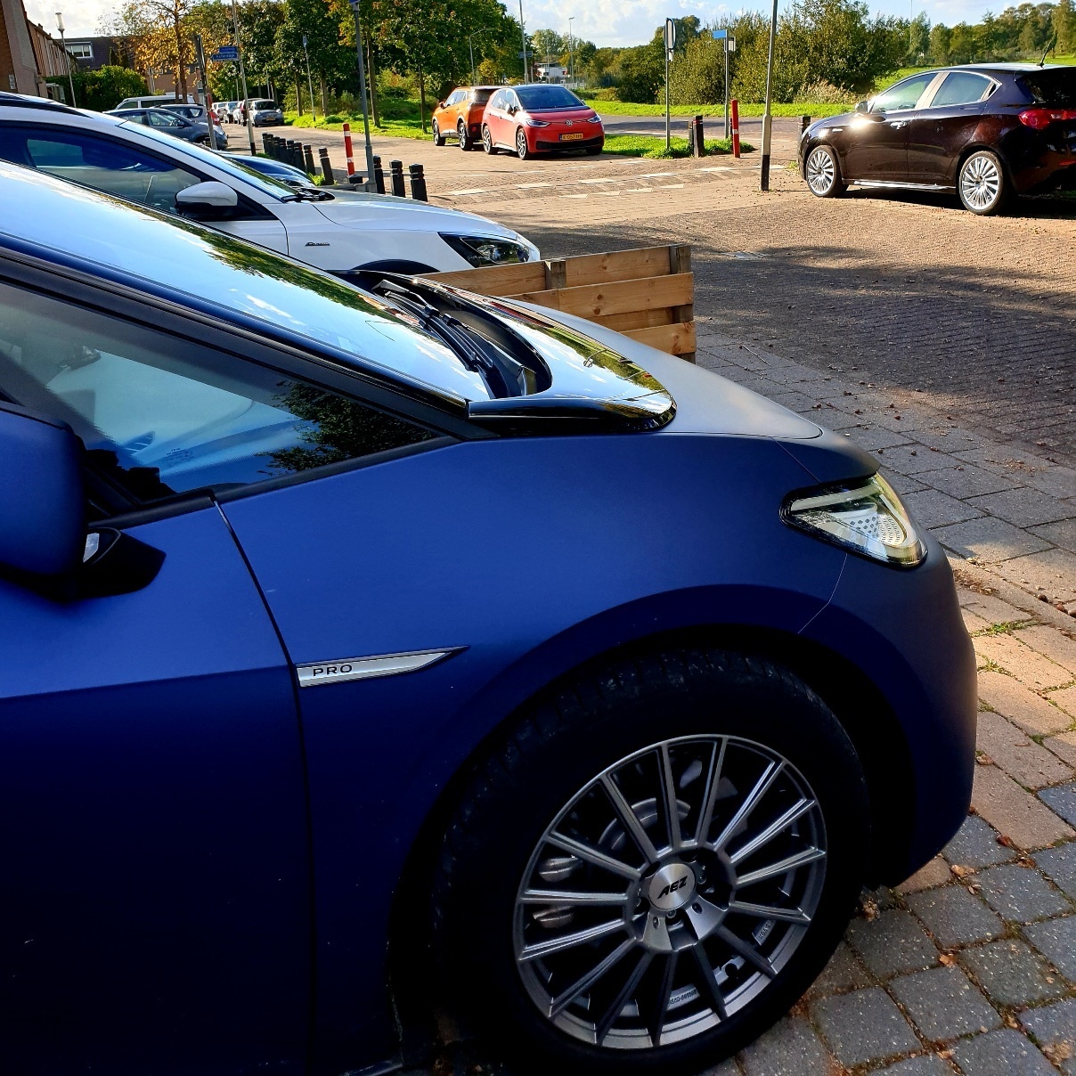 Afbeeldingslocatie: https://tweakers.net/i/bCKBuQSTtz1gSMB8Wa08CCUYc2Y=/full-fit-in/4920x3264/filters:max_bytes(3145728):no_upscale():strip_icc():fill(white):strip_exif()/f/image/rmdAPvKnQCI8GI63F6xl0SXQ.jpg?f=user_large