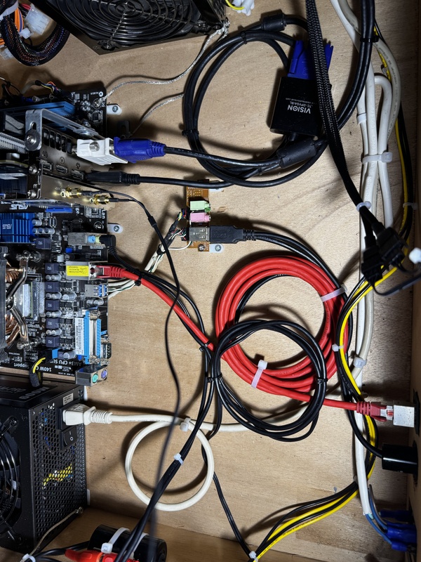 Afbeeldingslocatie: https://tweakers.net/i/bDOXVJfpWa22-4CGvVqT9iSS9Cs=/x800/filters:strip_icc():strip_exif()/f/image/j4HemsAofunnBztRp5E0Nypi.jpg?f=fotoalbum_large