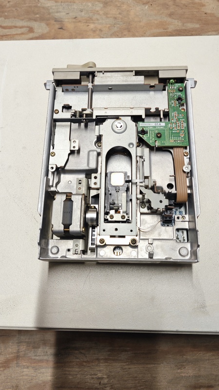 Afbeeldingslocatie: https://tweakers.net/i/bE-y3ZGp2lDlFjeDqVyy-BKx2IU=/x800/filters:strip_icc():strip_exif()/f/image/Dk7aH9aSsqjSzej7TyDK8sqQ.jpg?f=fotoalbum_large