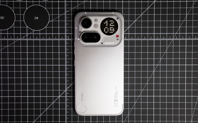 Nothing Phone 4a Pro voor- en achterkant