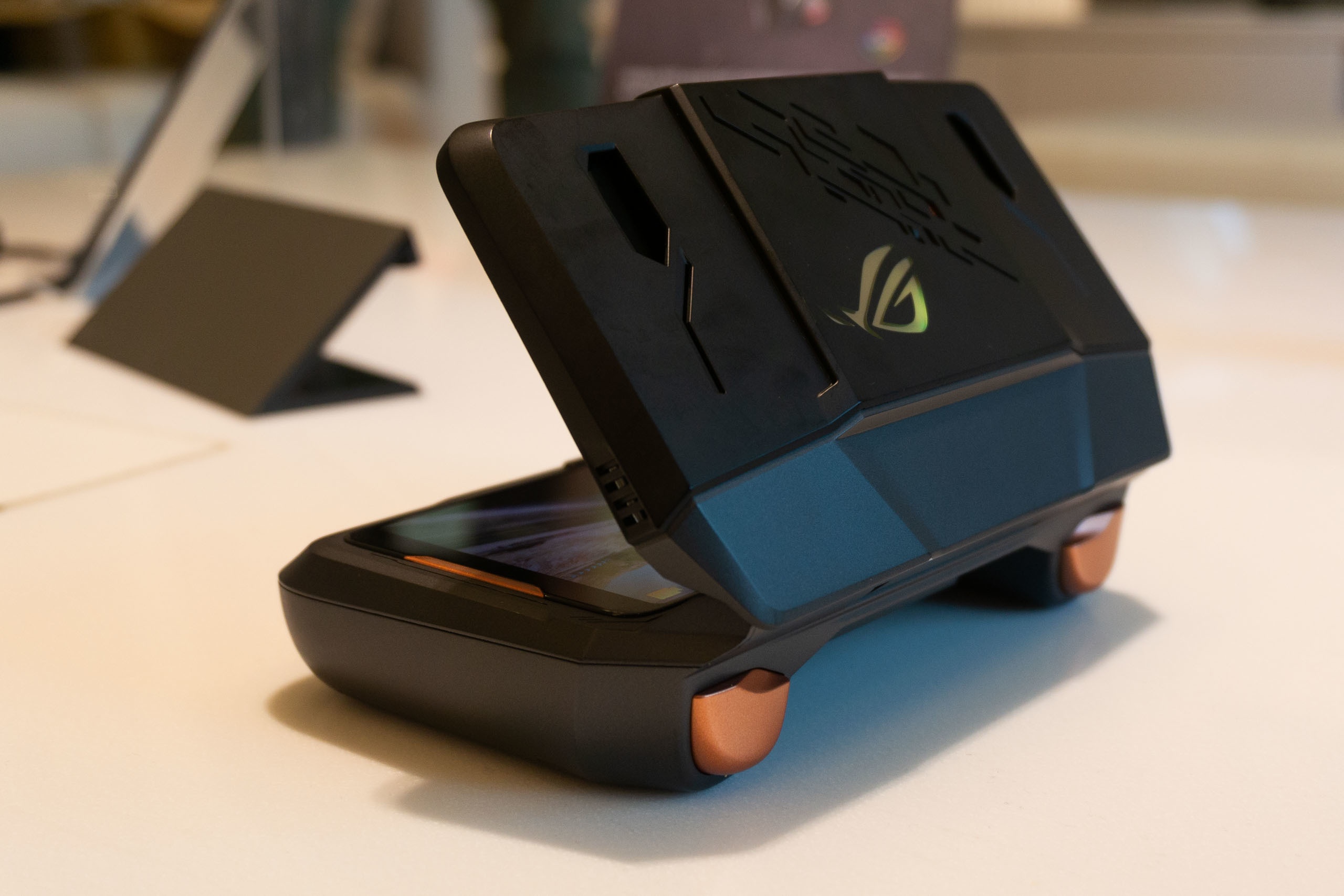 Asus ROG Phone komt volgende week uit voor 899 euro - Tweakers