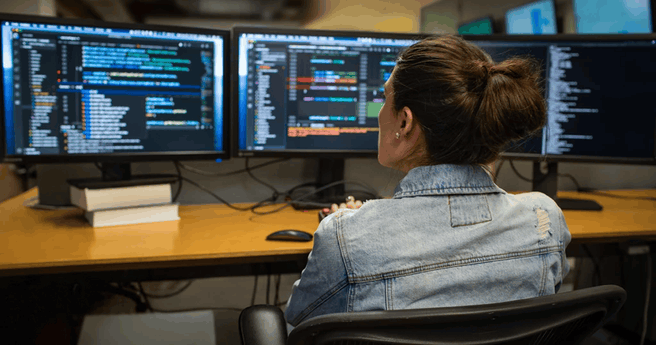 Ontwikkelaar, code, ontwikkelen, software, lowcode. Bron: Microsoft