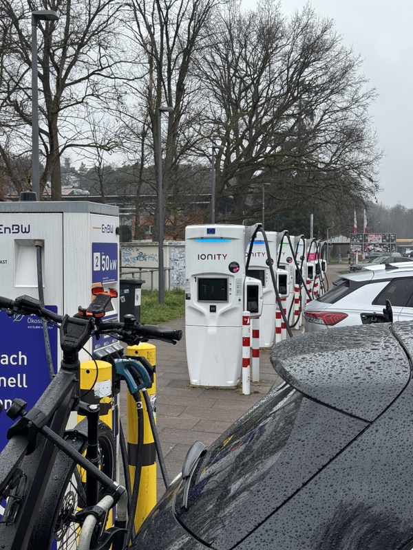 Afbeeldingslocatie: https://tweakers.net/i/bUqjBXzev1p20FxWzTJskPtGIyk=/x800/filters:strip_icc():strip_exif()/f/image/H8iFDpYCOMY0101OTnJXX2wo.jpg?f=fotoalbum_large