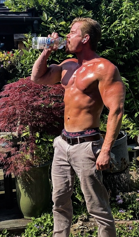 Afbeeldingslocatie: https://tweakers.net/i/bYHTrEkhNgKsFGxudmC_1QmBAQU=/x800/filters:strip_icc():strip_exif()/f/image/5lQoQ2srerLpkuPO1VT8KQbT.jpg?f=fotoalbum_large