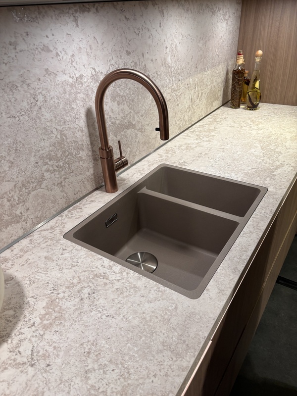 Afbeeldingslocatie: https://tweakers.net/i/baCnunMUX3EV17RarmZSwqKN_QA=/x800/filters:strip_icc():strip_exif()/f/image/iYjH4BY8zUK1O7aIfZfajTI6.jpg?f=fotoalbum_large