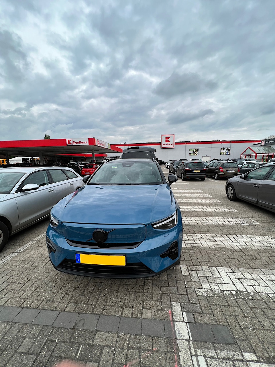 Afbeeldingslocatie: https://tweakers.net/i/bcBOmjjYueheFFBvlxxDnNiS9yQ=/full-fit-in/4920x3264/filters:max_bytes(3145728):no_upscale():strip_icc():fill(white):strip_exif()/f/image/WJcvFKVnRcnURii7uLcsaKz8.jpg?f=user_large