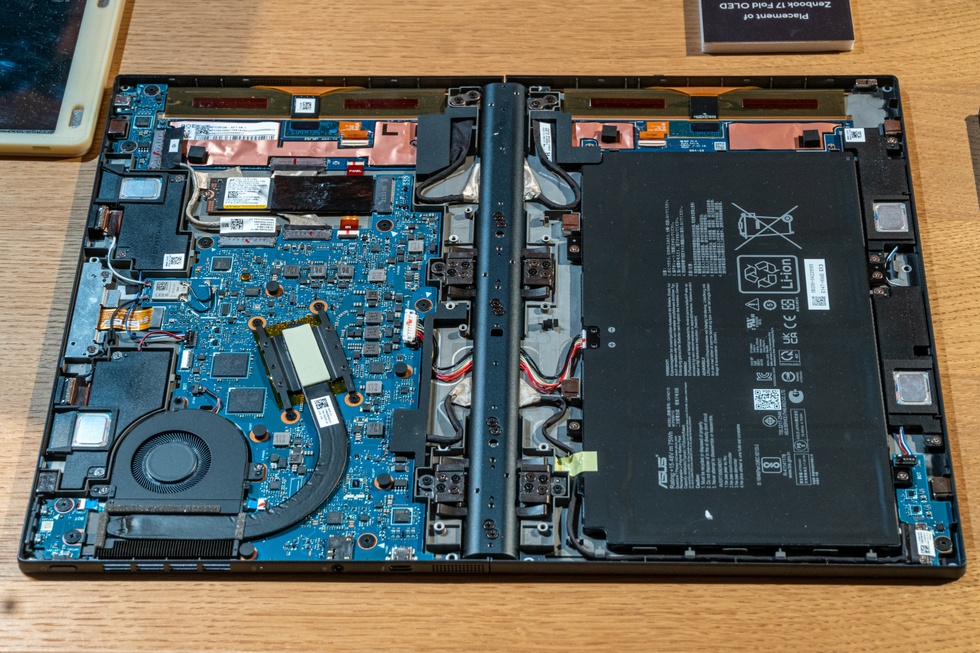 ASUS Zenbook 17 Fold en Lenovo Thinkpad X1 Fold