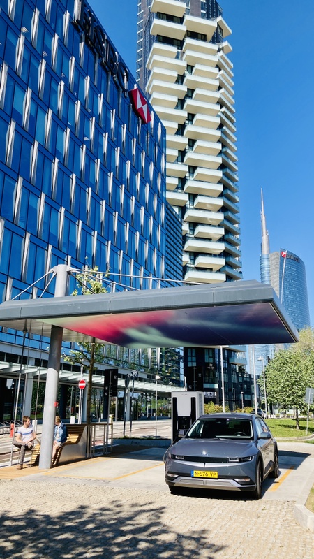 Afbeeldingslocatie: https://tweakers.net/i/bi2p_d4OeOkYU_TrTO3DYqAr-ow=/x800/filters:strip_icc():strip_exif()/f/image/hKcUFF5JrYDtu6XzVNvGdPgX.jpg?f=fotoalbum_large