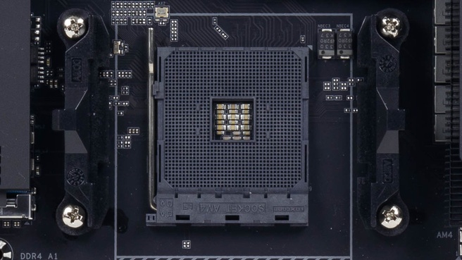 Een AM4-socket op een Gigabyte B550 Aorus Master-moederbord.
