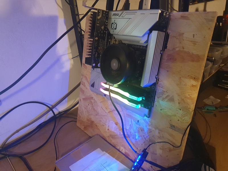 Afbeeldingslocatie: https://tweakers.net/i/cKohWuSYXfnhd26zbua0FPOTtAg=/800x/filters:strip_icc():strip_exif()/f/image/G5iN7J2YOIAdjxoMLkcuWYU9.jpg?f=fotoalbum_large