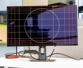 ASUS ROG Strix XG27AQWMG en Gigabyte MO27Q28G - Coating