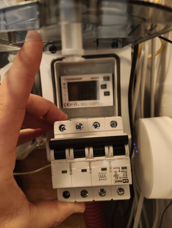 Afbeeldingslocatie: https://tweakers.net/i/cPuFzs50E1O-1PEzTmgJenhTMXE=/x800/filters:strip_icc():strip_exif()/f/image/FU5NP6WQi2OUXuXQnbwzMzUd.jpg?f=fotoalbum_large