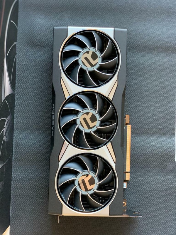 Afbeeldingslocatie: https://tweakers.net/i/cQYHNzRnN5AzXfYw0zGBeowrgiA=/x800/filters:strip_icc():strip_exif()/f/image/SuSJUUozdktpxFxGaRSQMV0U.jpg?f=fotoalbum_large