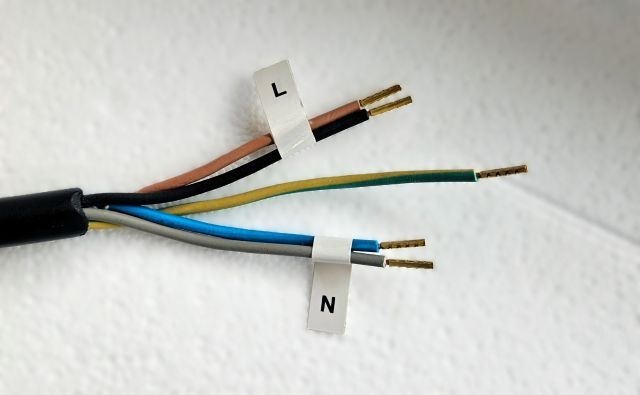 Afbeeldingslocatie: https://tweakers.net/i/cWDaxQ9KwwRaBAUsDEwaKYEJ0D0=/fit-in/4920x3264/filters:max_bytes(3145728):no_upscale():strip_icc():strip_exif()/f/image/vEyRY1U3KMxYpQvAmp9q2Jm1.jpg?f=user_large