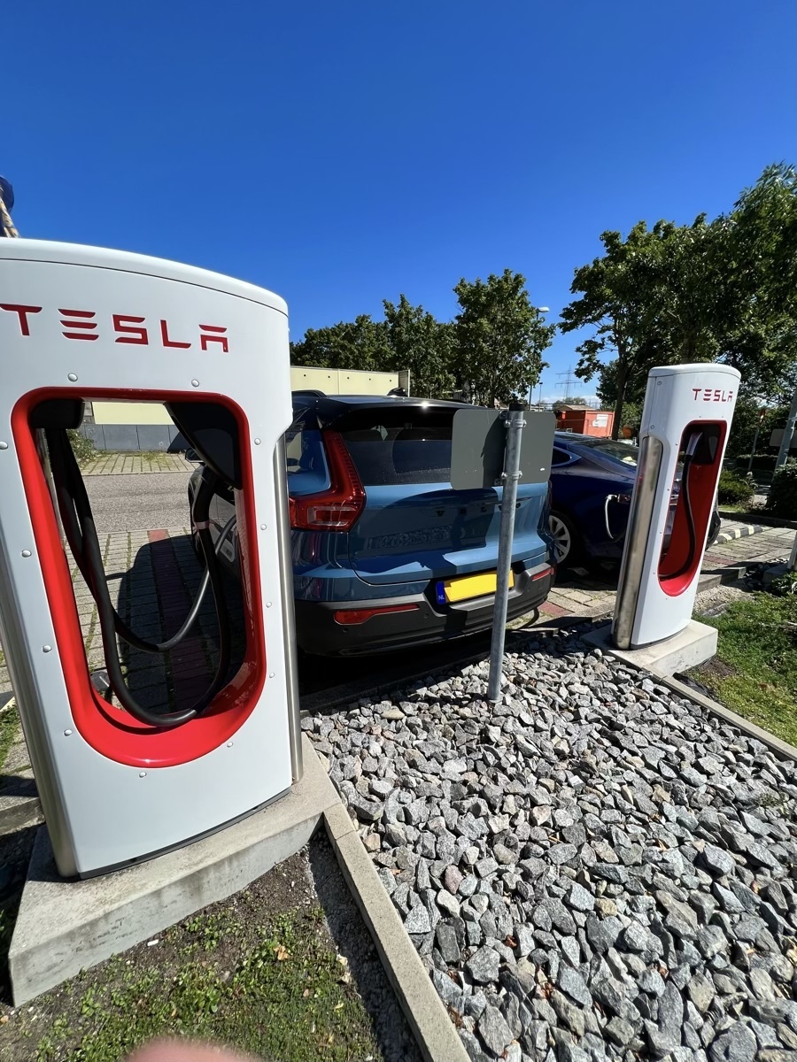 Afbeeldingslocatie: https://tweakers.net/i/cda8CVcrrlFSHymwrvApuZGq4Fc=/fit-in/4920x3264/filters:max_bytes(3145728):no_upscale():strip_icc():strip_exif()/f/image/FfW0yc283Rvz5DhhraGPcJgq.jpg?f=user_large