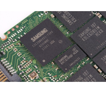 Samsung 470 Series SSD 256GB controller, dram en flashchip