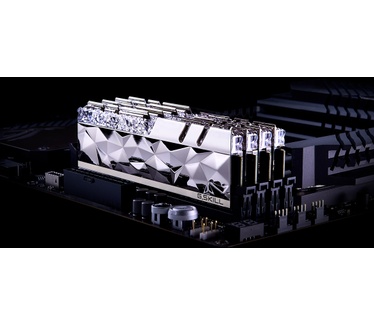 G.Skill F4-4000C18D-32GTES