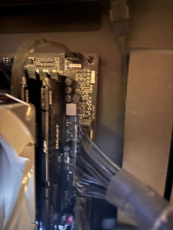 Afbeeldingslocatie: https://tweakers.net/i/cgvQopy9dAEhJTCtp8ySFxxppW4=/x800/filters:strip_icc():strip_exif()/f/image/J6mBNnYZzWNvZjrucJBUyito.jpg?f=fotoalbum_large