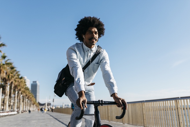 Muziek luisteren op de fiets. Mag gewoon. Bron: Westend61/Getty Images