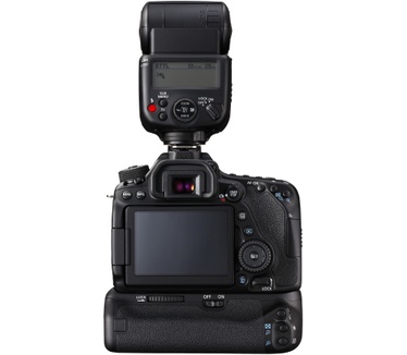 Canon EOS 80D + EF-S 18-135 1:3.5-5.6 IS USM Zwart