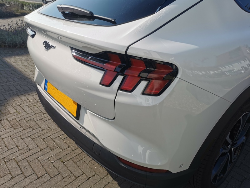 Afbeeldingslocatie: https://tweakers.net/i/d6CVLOnSg2rJRjvUUPZjxh7dGEc=/800x/filters:strip_icc():strip_exif()/f/image/0sCkllMZMiRmMo4BgDS0h7p4.jpg?f=fotoalbum_large