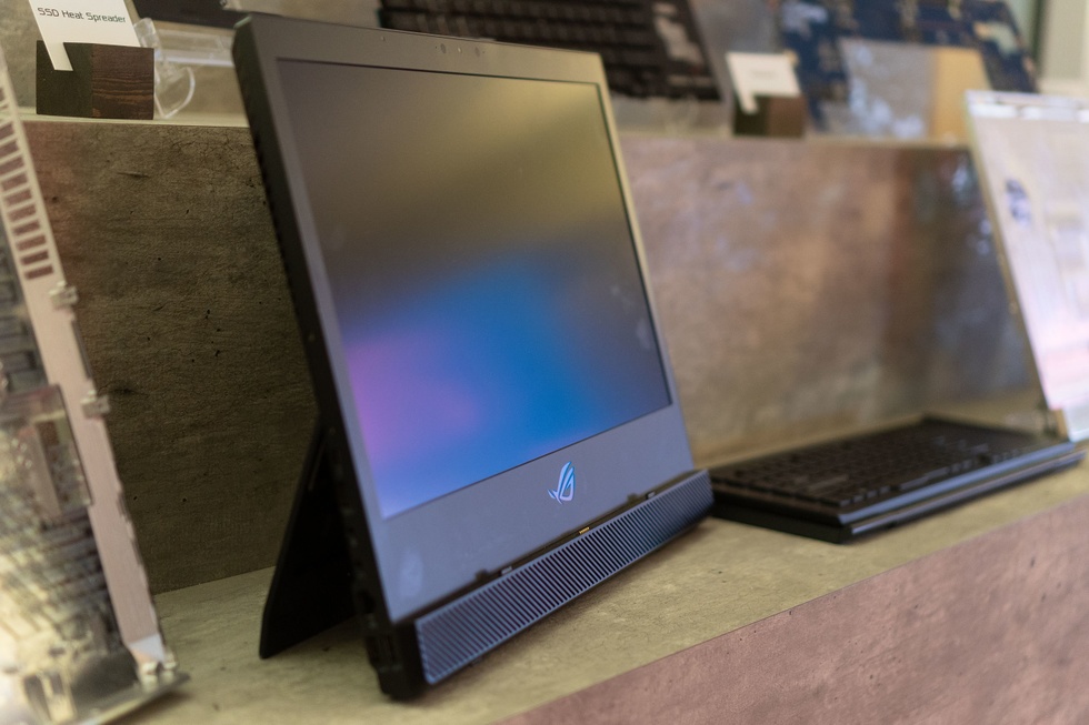 Asus ROG Mothership GZ700