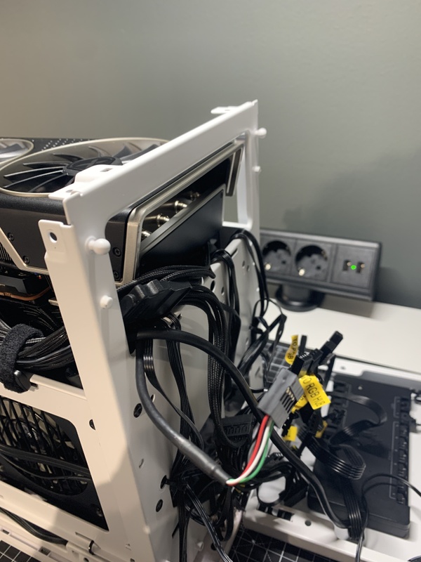 Afbeeldingslocatie: https://tweakers.net/i/d7S2gi5GcNJa77Aow5PMhA6hHhg=/x800/filters:strip_icc():strip_exif()/f/image/ltlwTCDaqegDPz7HWsn4KtkT.jpg?f=fotoalbum_large